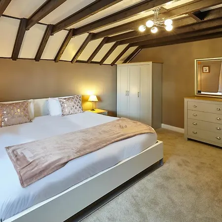 Host & - Larpool Mews Holiday home *